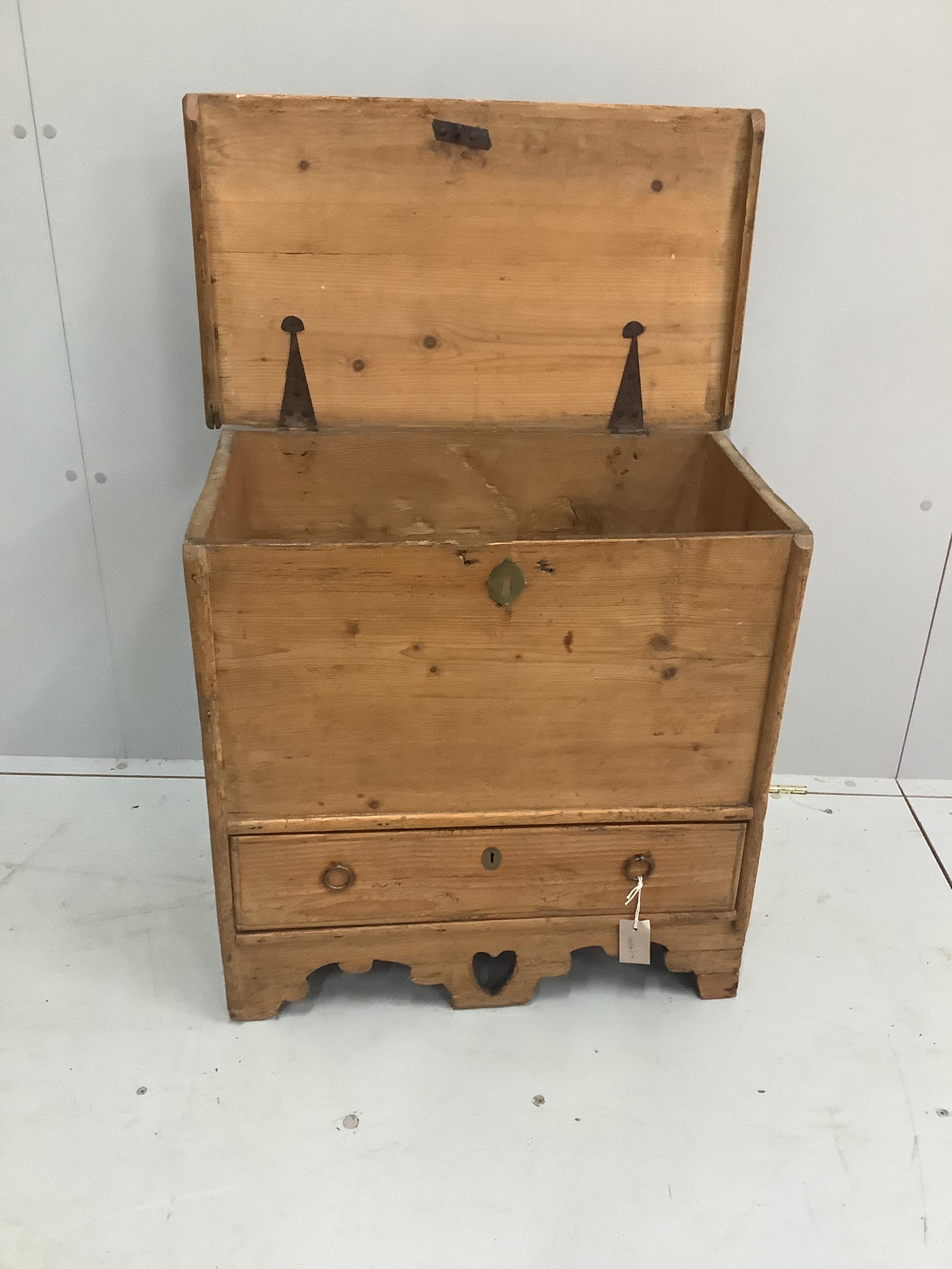 A small George III provincial pine mule chest, width 65cm, depth 37cm, height 62cm